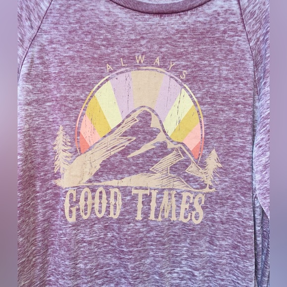 Cute Woman’s Light weight Sweater/Shirt - Picture 3 of 5